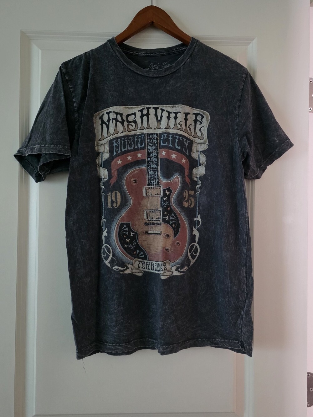 Nashville Music City Guitar Graphic Tshirt Distressed Womns L Lotus Fashion Gray